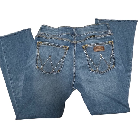 Wrangler Stretch Raw Hem Crop Jeans Size 11 - Picture 1 of 8